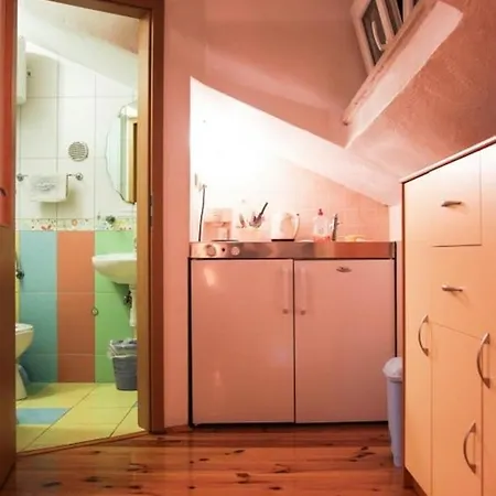 Apartment By The Sea - 15200