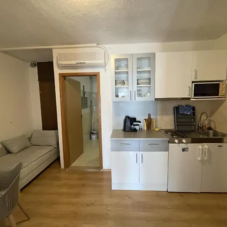 Apartment By The Sea - 15200